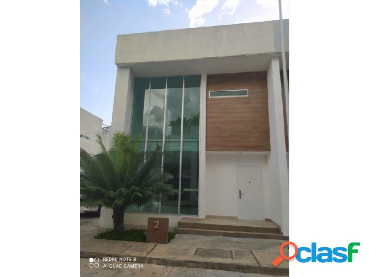 SE VENDE TOWN HOUSE EN URB. DOÑA NENA /JUANICO