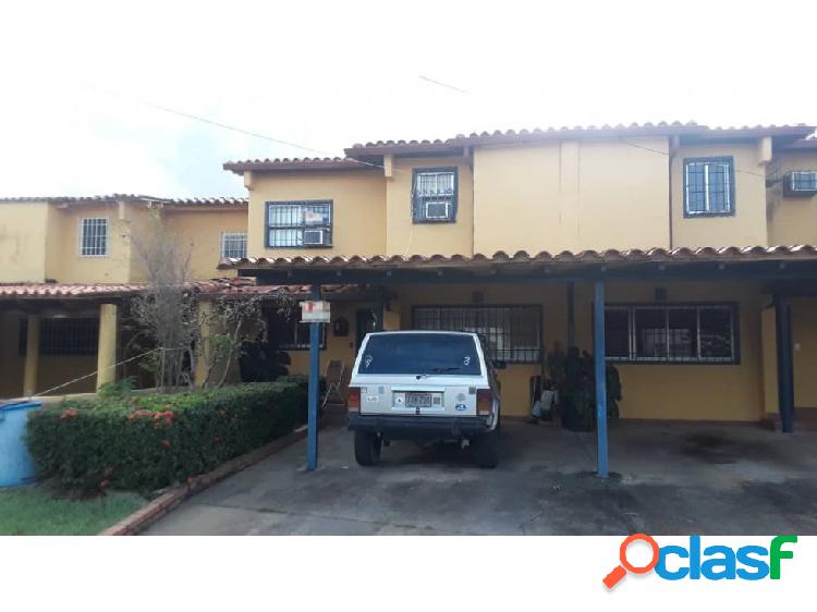 SE VENDE TOWN HOUSE EN URB LA LAGUNITA VE01-0214ZN-JR