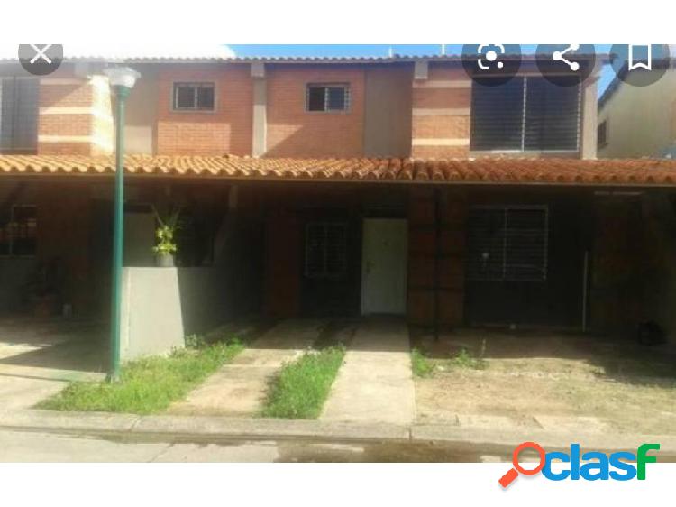 VENTA DE TOWN HOUSE EN URB. TERRAZAS DEL NORTE, TIPURO