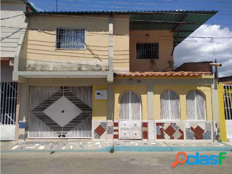 Casa con 3 anexos en Santa Ines de Aragua