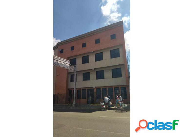 Se vende edificio comercial 1700m2 Catia 0537