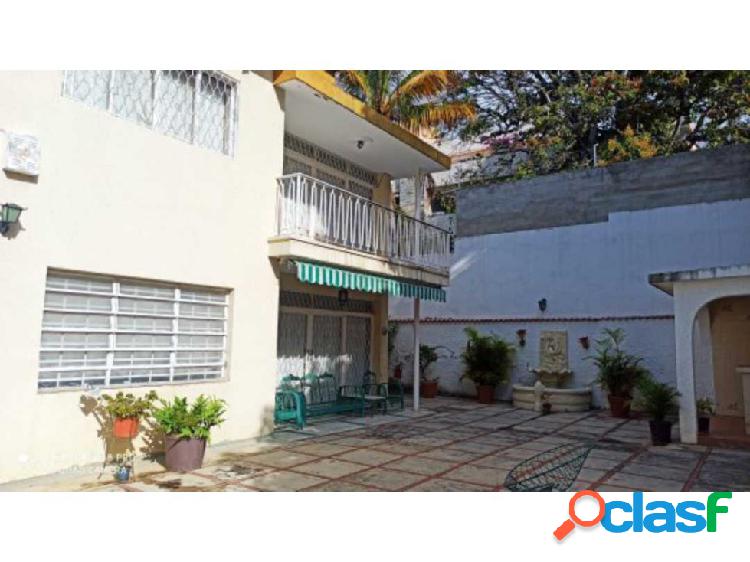 Alquilo casa 450mts2 4h/4b/4pe Altamira