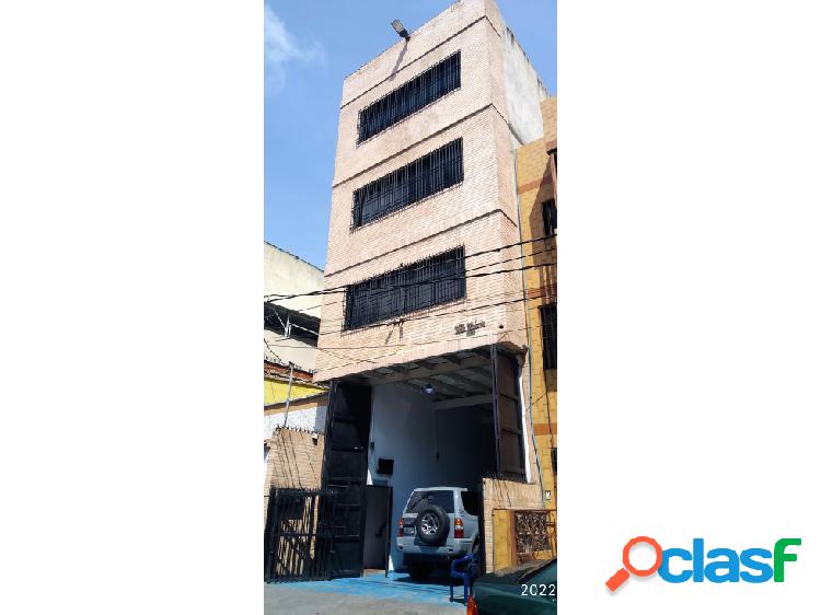 SE VENDE EDIFICIO INDUSTRIAL EN CATIA 180 MTS2 POR NIVEL