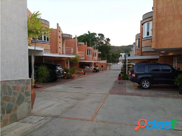 SE VENDE TOWNHOUSE EN EN EL PARRAL