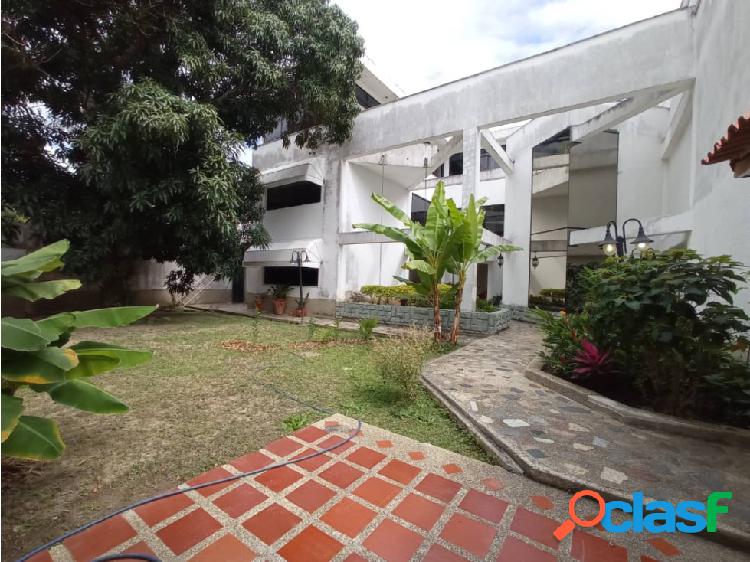 Se vende casa 293 m2 5h/6b/4p Colinas de Bello Monte 7736