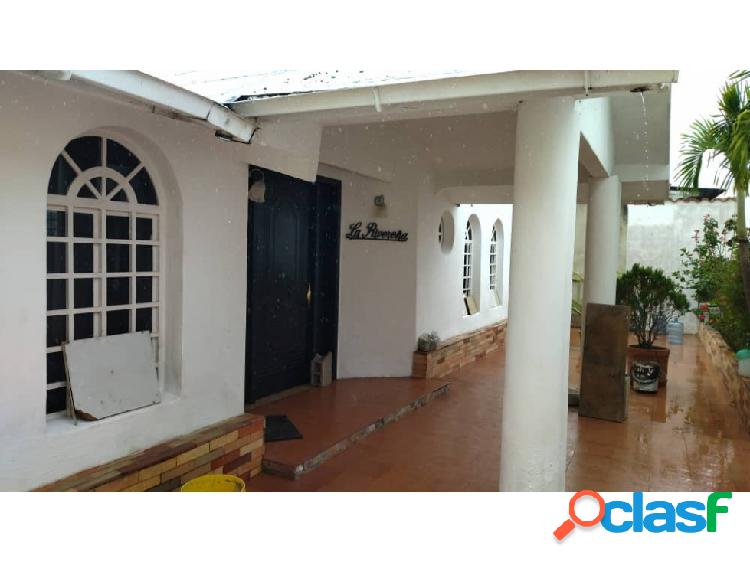 Se vende casa 450m2 5h/5b/0p Altos de Halcón 3591