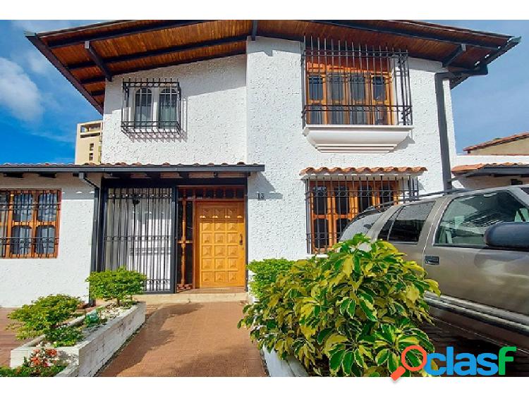 VENTA CASA 350mt2 7h/4b/3pe sector cerrado de URB. La Boyera