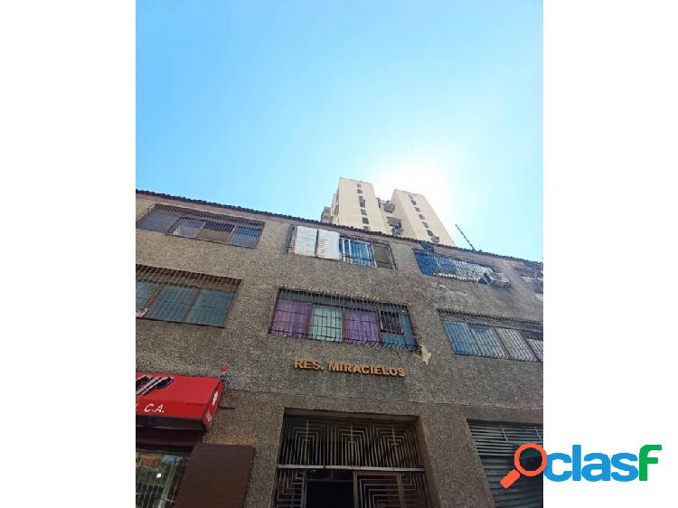 Vendo apto 89.46m2 3h/2b/1p Los Teques 9204