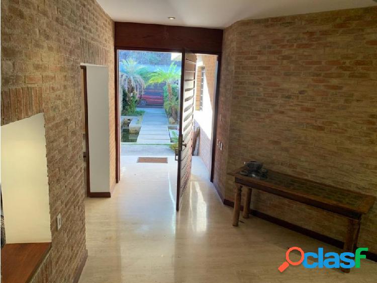 Vendo casa 550mts2 3h+s/6b/6pe Colinas del Tamanaco