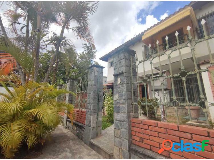 Casa a actualizar en Urb cerrada en Macaracuay