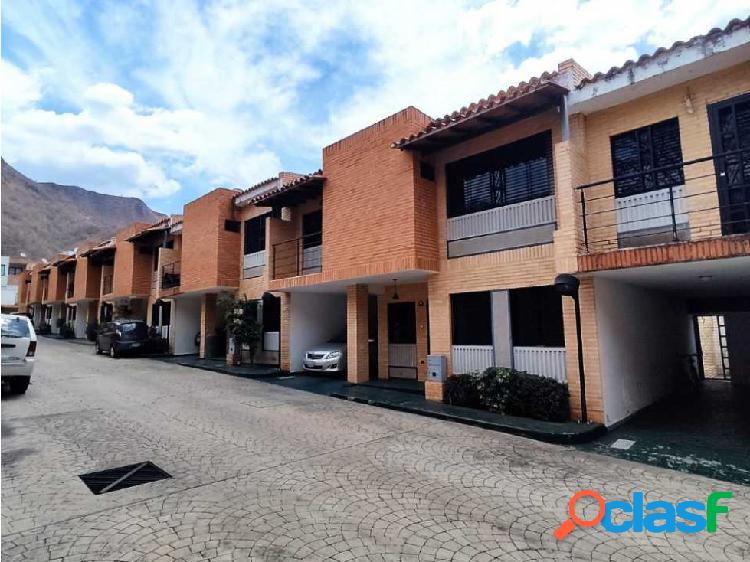 EN VENTA TOWNHOUSE EN MAÑONGO