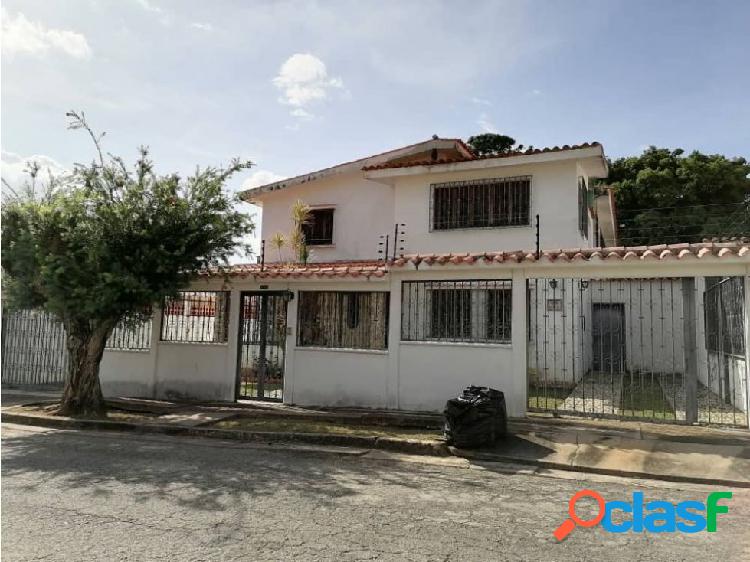 SE VENDE CASA REN CALLE CERRADA URB. El TRIGAL