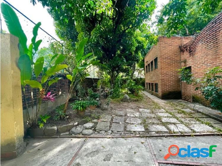 Se vende casa/terreno 700m2 4h/4b/4p - Altamira