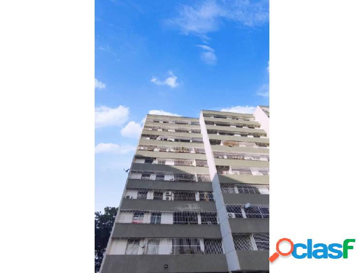 Vendo apartamento actualizado en calle cerrada de La Urbina