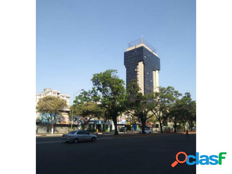 SE VENDE OFICINA AV. BOLÍVAR NORTE