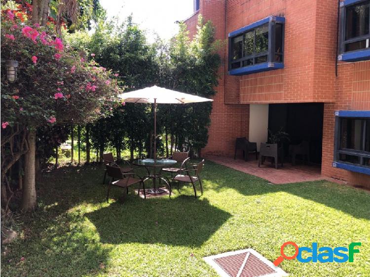 Prados del Este en Venta townhouse en calle cerrada.