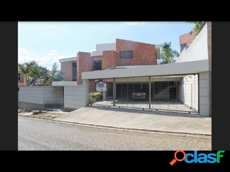 SE VENDE BELLA CASA EN ALTOS DE GUATAPARO