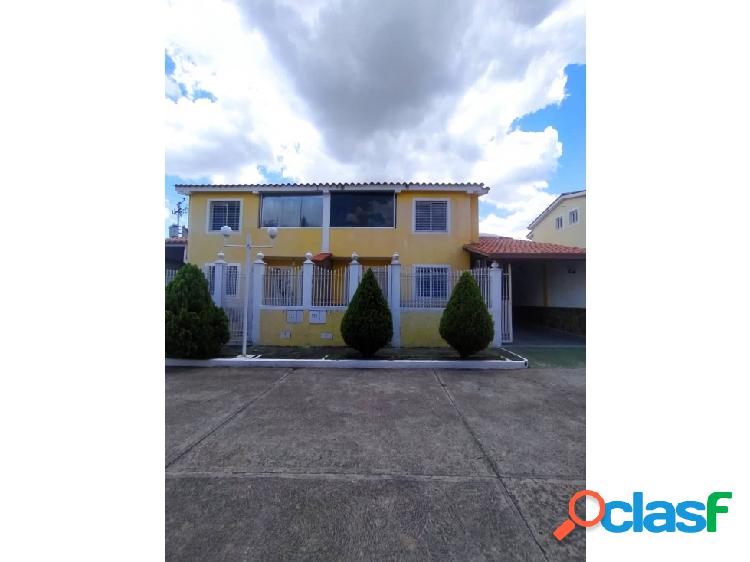 Se vende casa 212m2 4h/3b/2p Vista Linda 1663