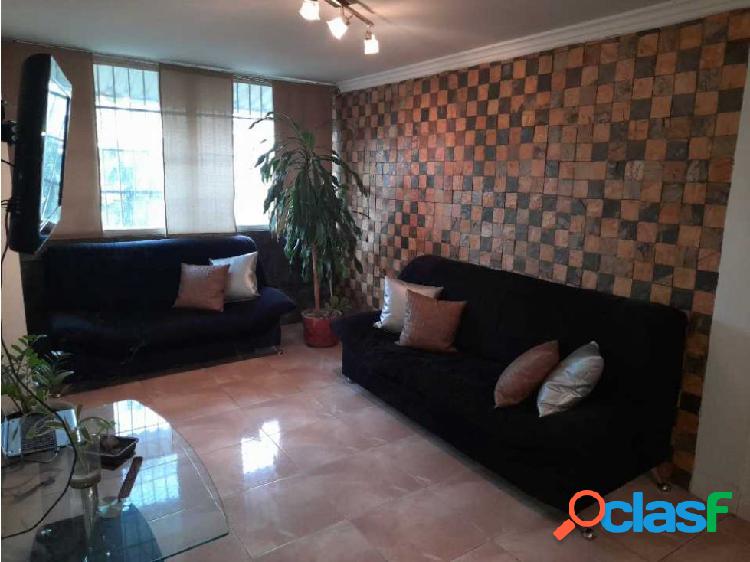 Apartamento en Venta. Urb. La Esmeralda. Maracay