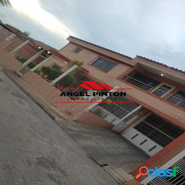 QUINTA EN VENTA EN LA VICTORIA EDO ARAGUA API 2769