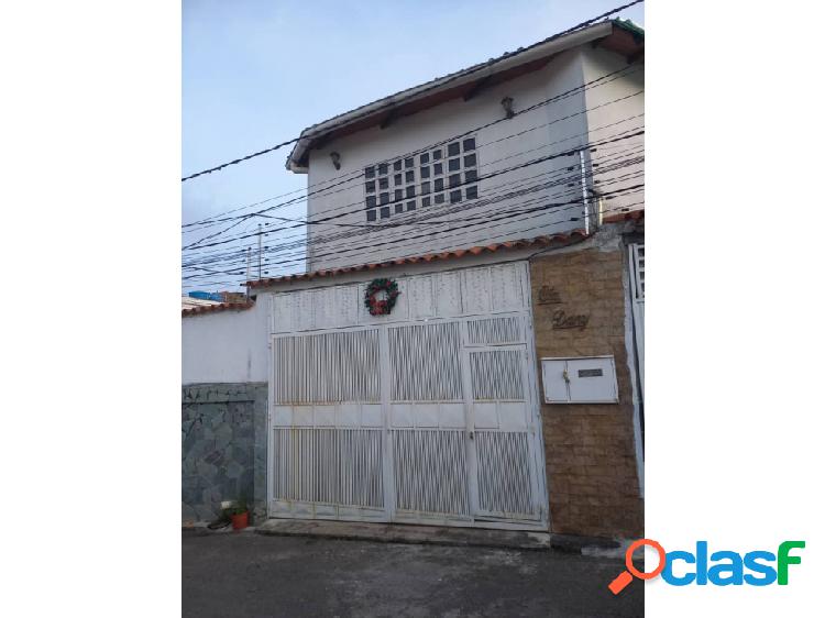 Casa de Dos niveles remodelada en casco central de Carrizal