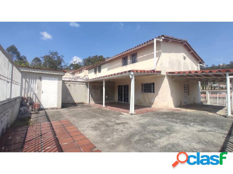 Casa dos niveles 4 habitaciones Colinas de Carrizal