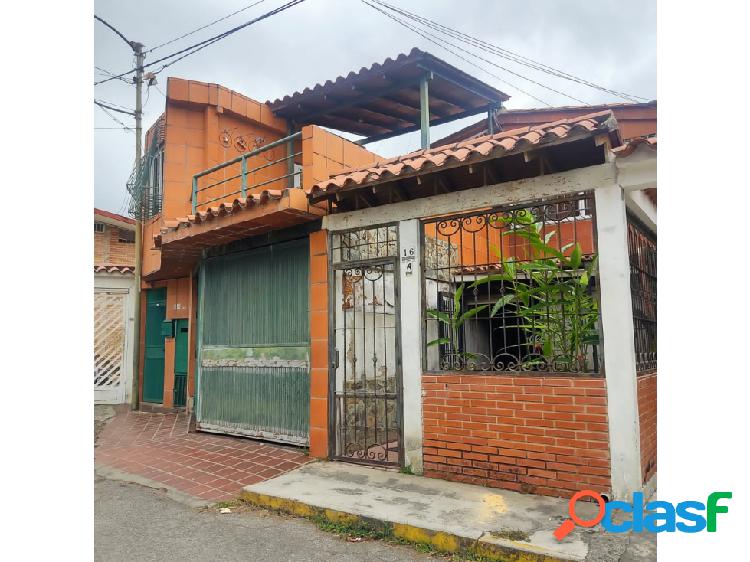 Se vende acogedora Casa en Valle Arriba, Guatire
