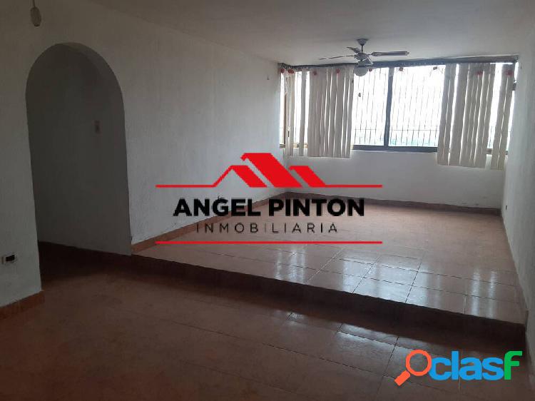 APARTAMENTO EN VENTA EN CIRCUNVALACION 2 MARACAIBO API 1967