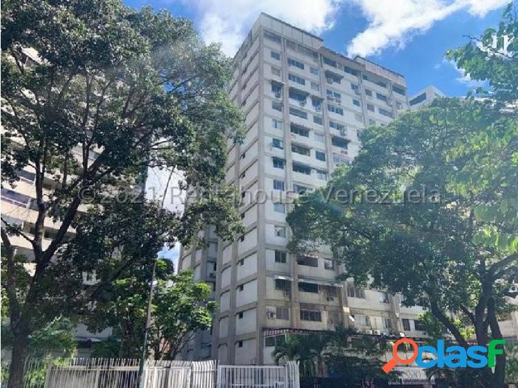 Apto en venta en Altamira 22-16065 Adri 04143391178