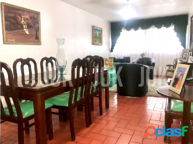 Bello apartamento en Catia, agua salud.