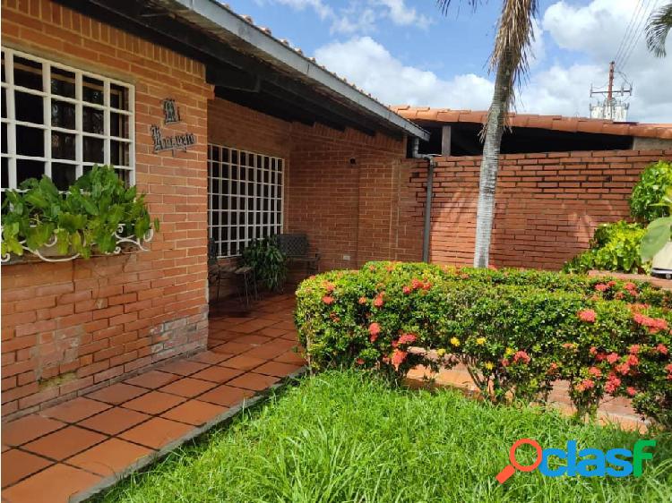 Se vende Casa en Guatire de 250 mts 3 H / 4B / 2P