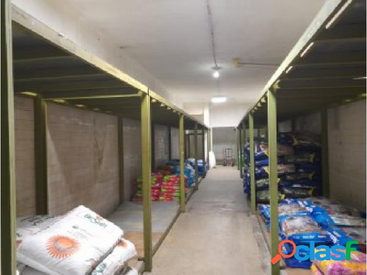 Alquilo local 200m2 Quinta Crespo 9237