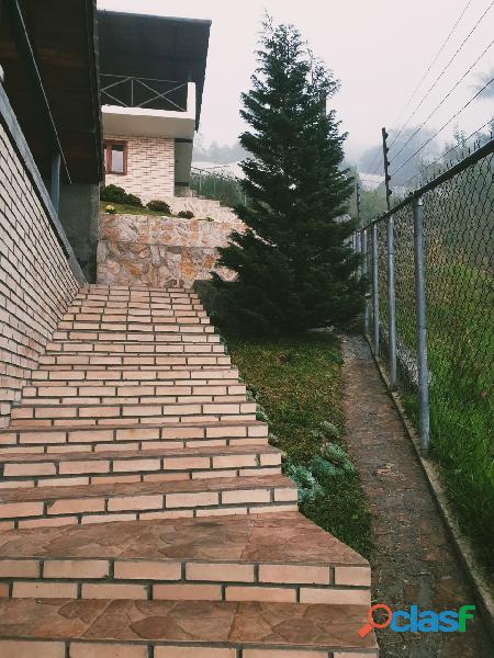 Terreno con dos inmuebles Colonia Tovar, Aragua Venezuela