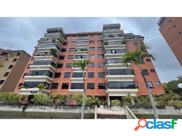 Se Alquila Apartamento en Urbanización Valle Arriba 200M2