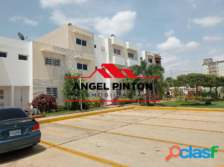 TOWNHOUSE EN VENTA PARAISO MARACAIBO API 2908