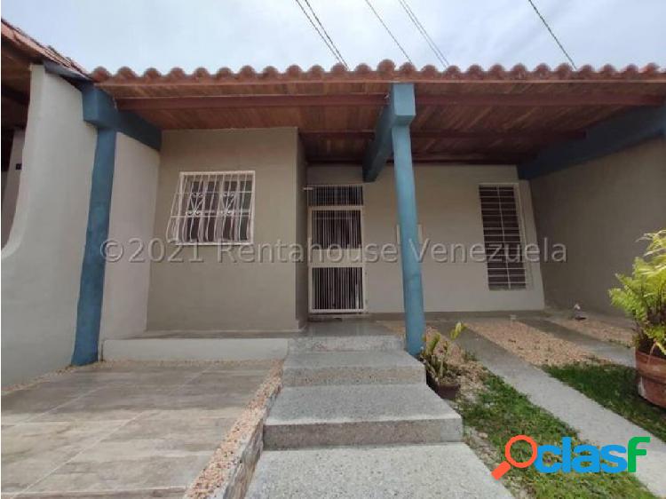 CASA EN VENTA CABUDARE. LA MORA. URB. PETIMORA 22-4373 AS-1