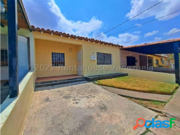 CASA EN VENTA Cabudare URB. LOS BUCARES LA MORA 22-22917