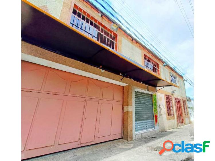 Casa con local comercial en Urb. Fundación Mendoza Maracay