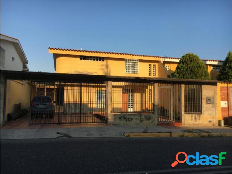 Casa en venta El Pedregal Barquisimeto 22-8657 Vc