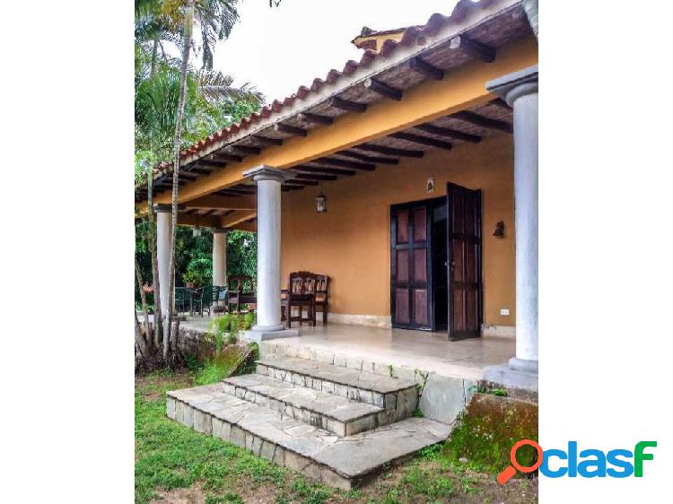 EN VENTA CASA COLONIAL - CAMPESTRE EN LA URB. EL RINCÓN -