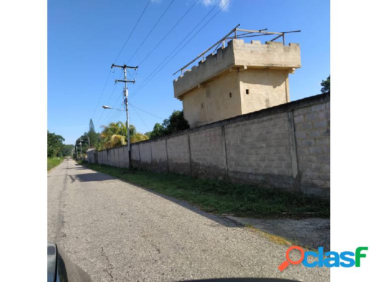 EN VENTA EXTENSION DE TERRENO CON GALPON Y OFICINAS EN