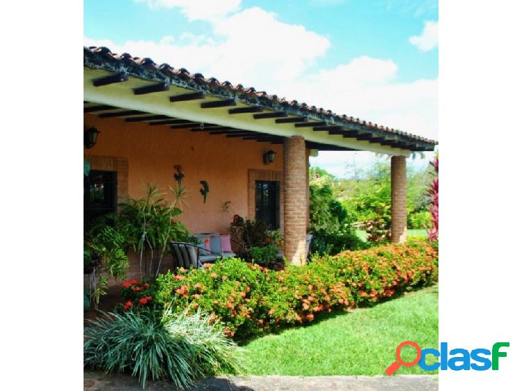 HERMOSA CASA EN VENTA, ESTILO CAMPESTRE, SAFARI DE CARABOBO,