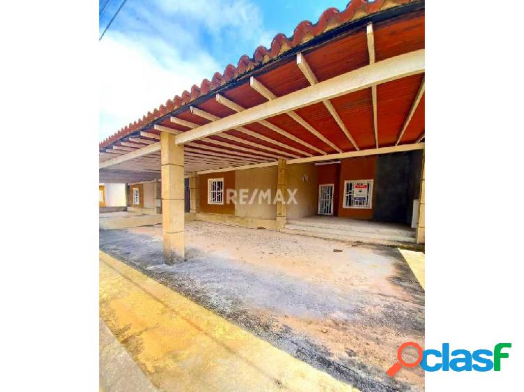 SE VENDE CASA EN OBRA LIMPIA AMPLIADA, URB. CUMBRES DE