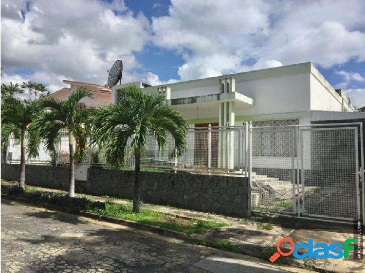 Se Vende Casa en Calle Cerrada Urb La Viña Para Remodelar