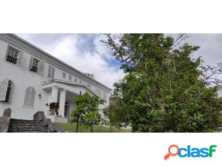 Se vende casa 2121m2 9h/12b/18p La Lagunita