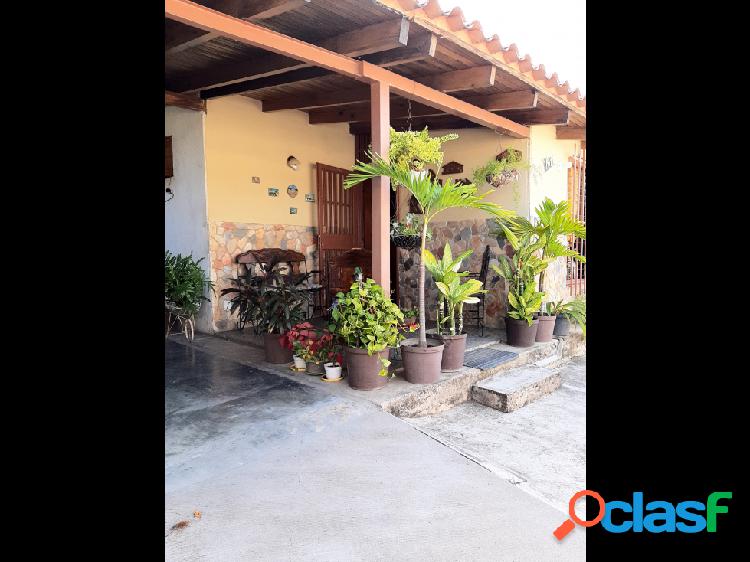 Se vende casa 258m2 5h/3b/3p San Joaquin 2181