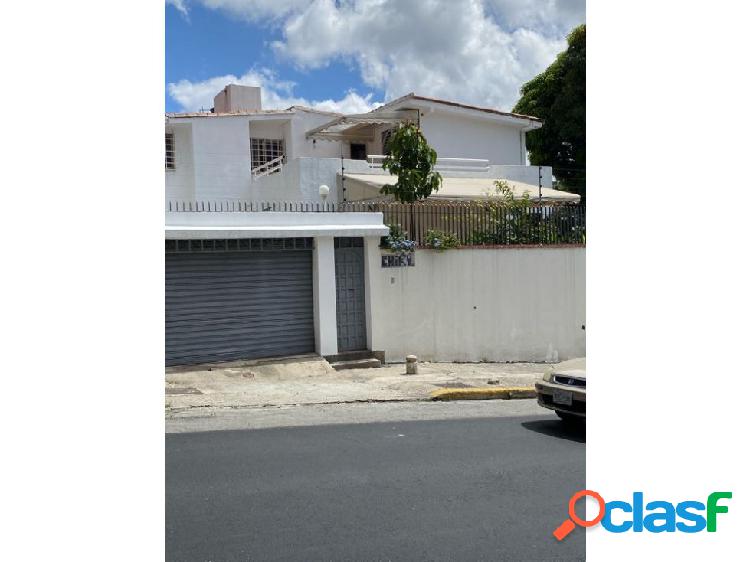 Se vende o alquila casa 450m2 4h/5b/3p Los Dos Caminos 0964