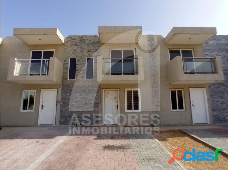 Townhouse en venta en La Puerta Maraven. Obra gris. Cod