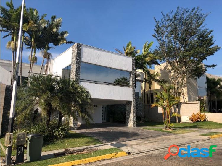 VENDE HERMOSA CASA URB VILLA LAGUNA CLUB