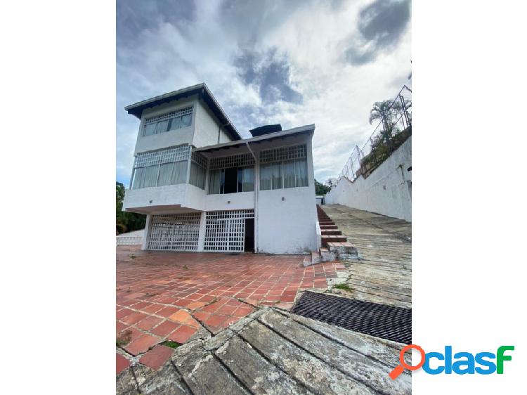 VENTA DE CASA EN ORIPOTO 834MT2/4H+2S/4B+2S/10p